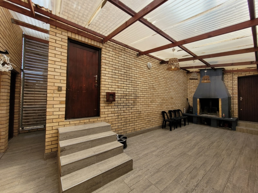 4 Bedroom Property for Sale in Wavecrest Eastern Cape
